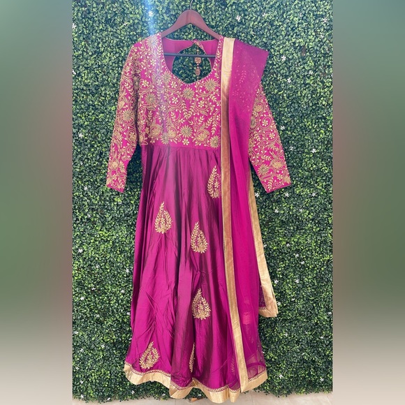 Anarkali long suit in pure silk - Picture 4 of 4